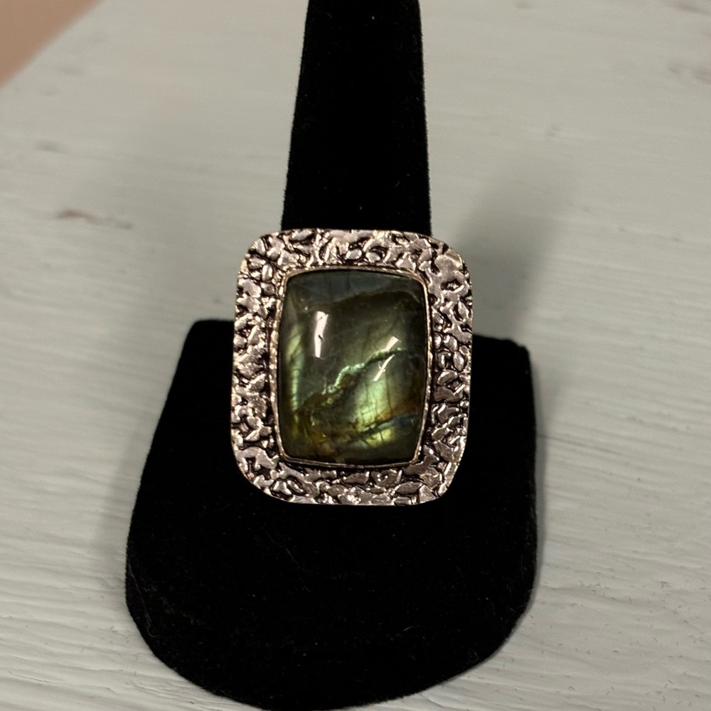Beautiful Ring 💍 - size 8